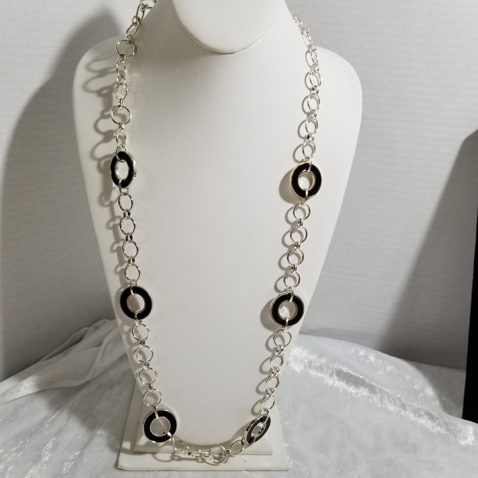 Chaps Ralf Lauren Silver Tone Chain With Black Enamel 11403 16$